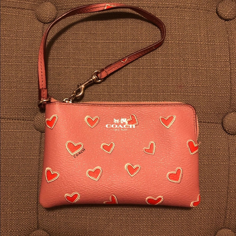 RARE 💕Coach Valentine’s Day Wristlet💕